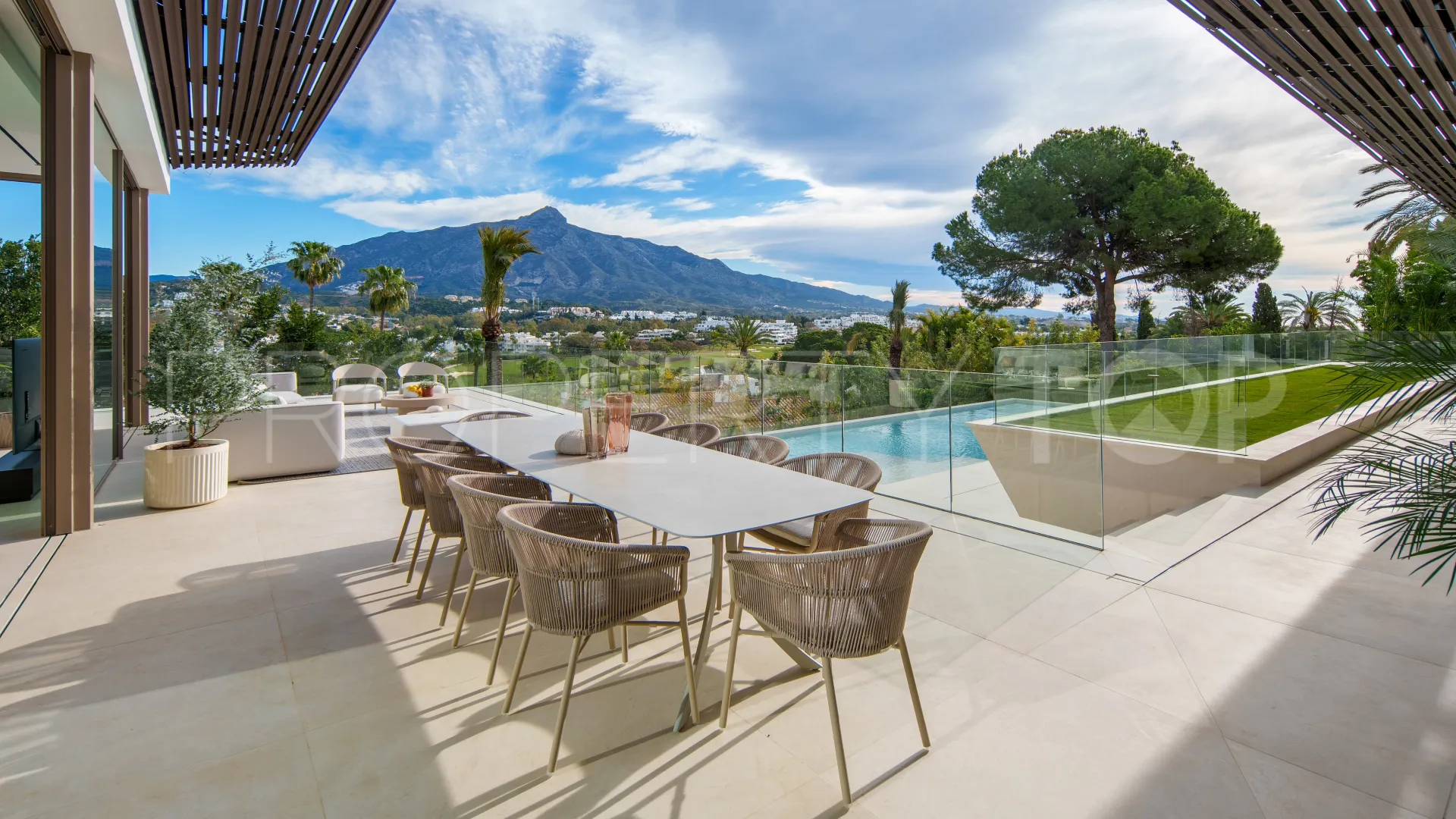 Buy Nueva Andalucia 5 bedrooms villa