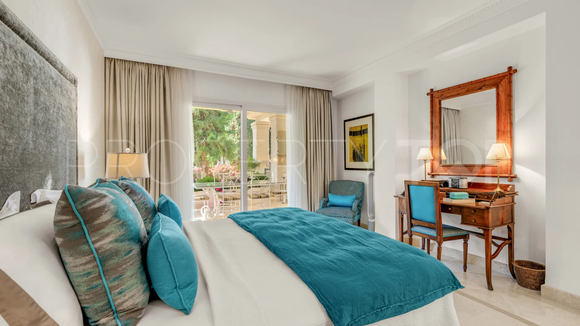 For sale apartment with 3 bedrooms in Las Alamandas