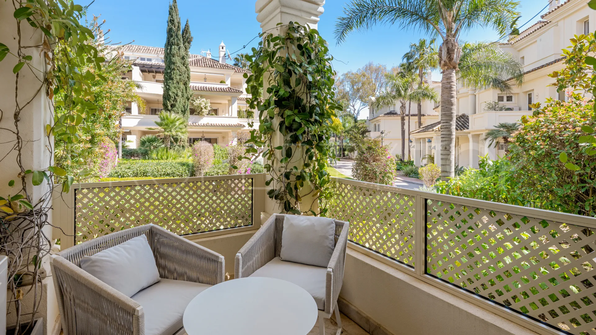 For sale apartment with 3 bedrooms in Las Alamandas