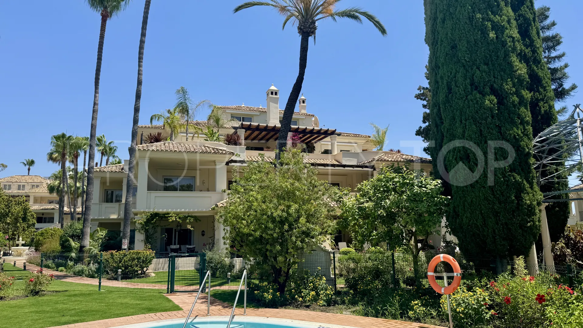 For sale apartment with 3 bedrooms in Las Alamandas
