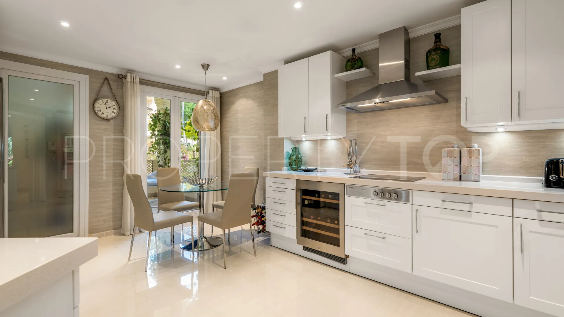 For sale apartment with 3 bedrooms in Las Alamandas