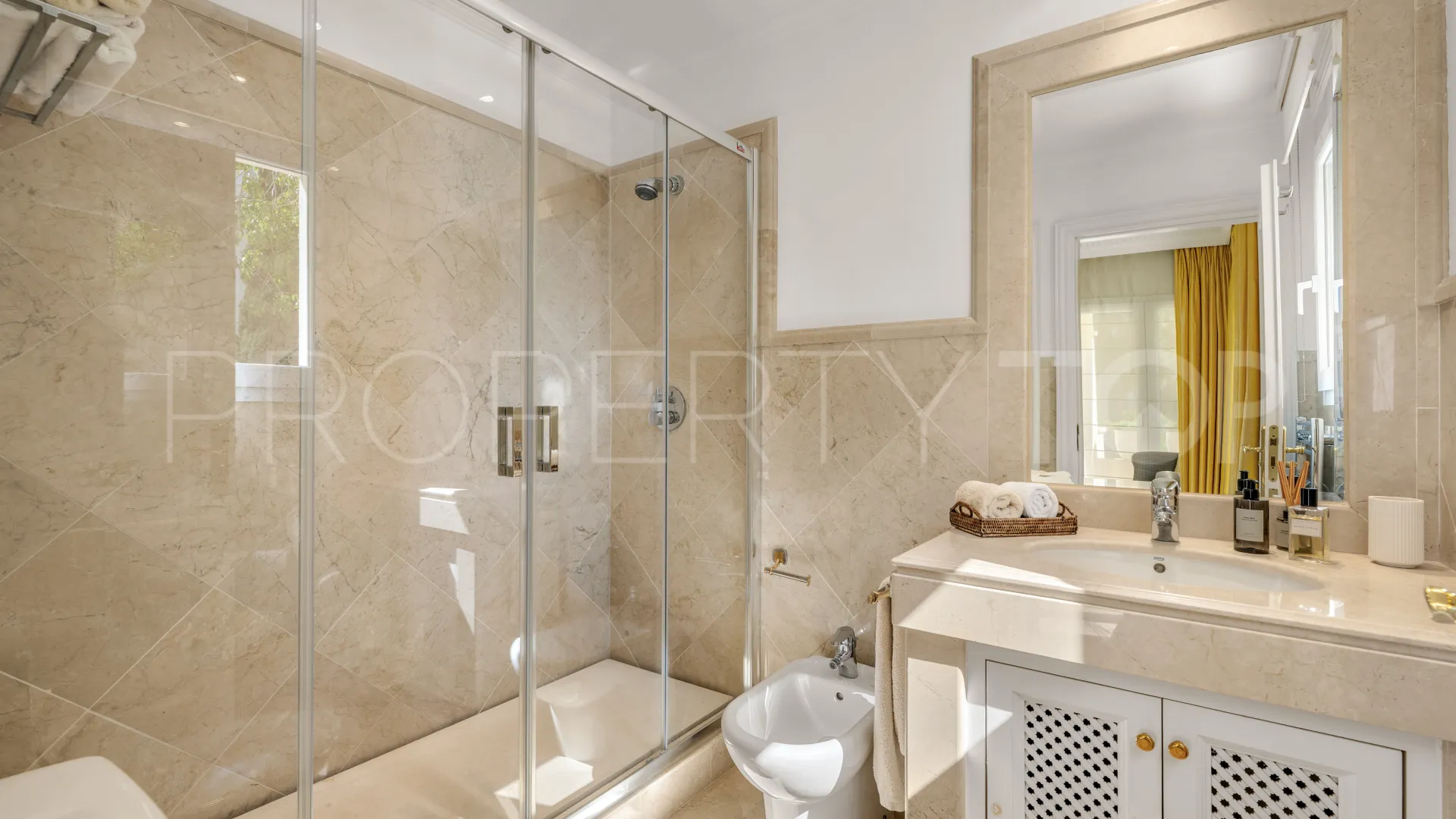 For sale apartment with 3 bedrooms in Las Alamandas