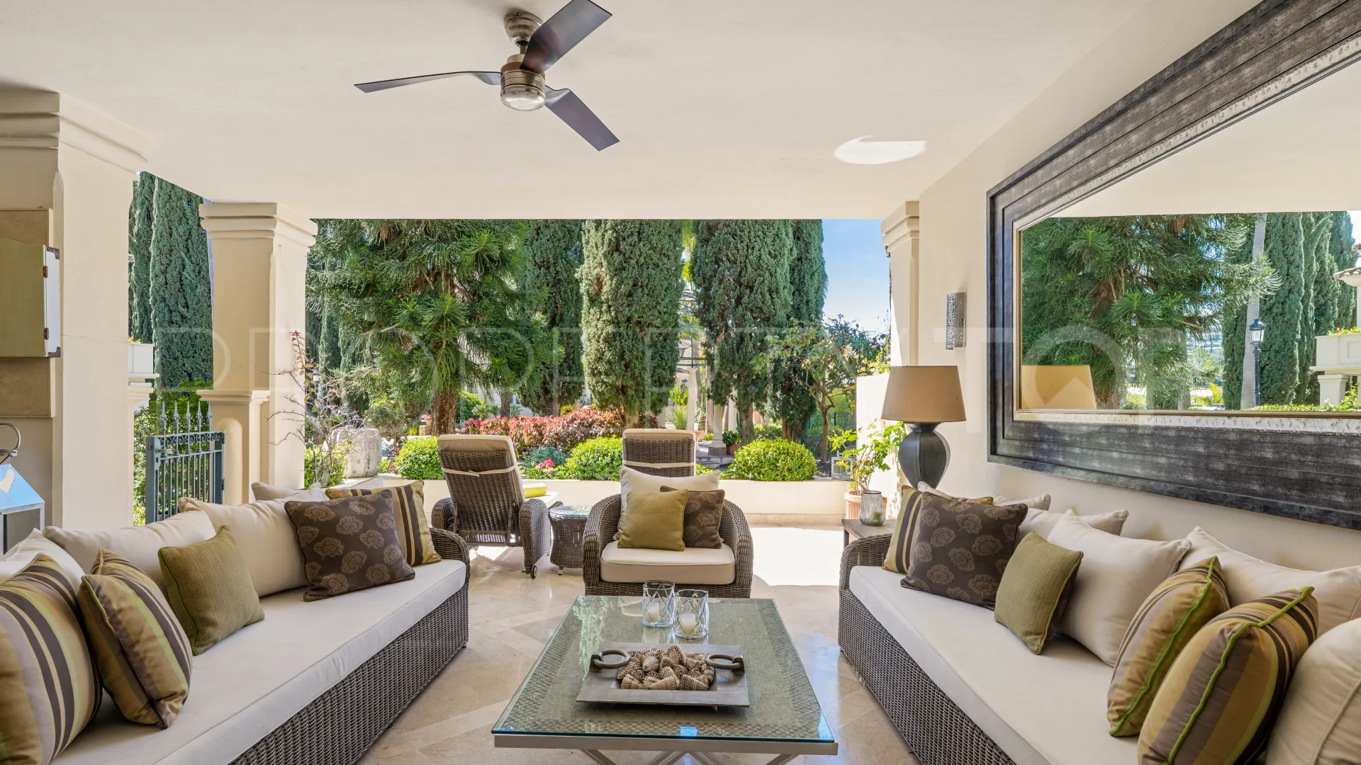 For sale apartment with 3 bedrooms in Las Alamandas