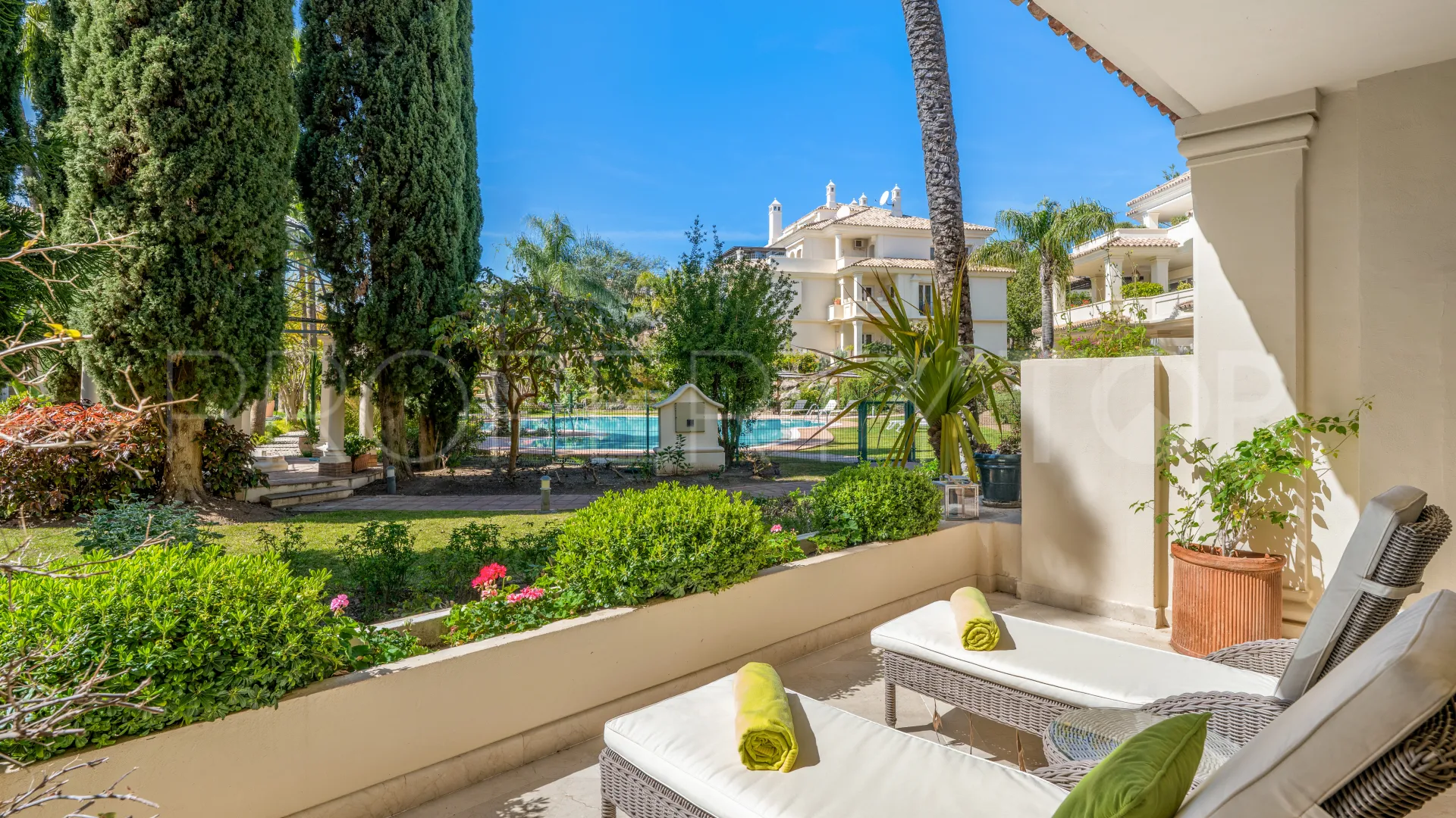 For sale apartment with 3 bedrooms in Las Alamandas