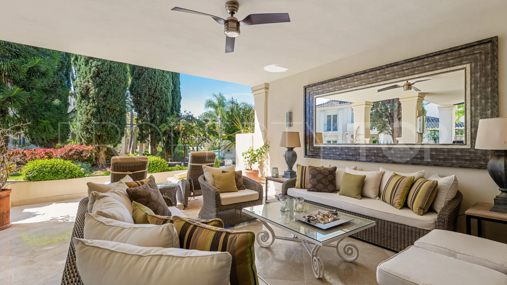 For sale apartment with 3 bedrooms in Las Alamandas