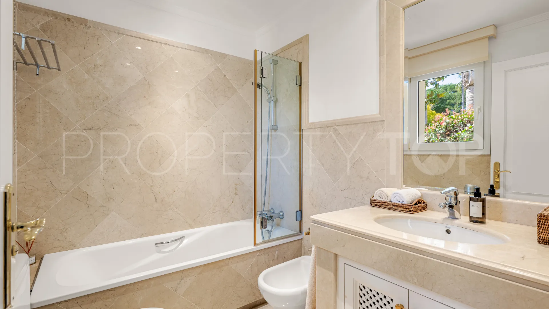 For sale apartment with 3 bedrooms in Las Alamandas