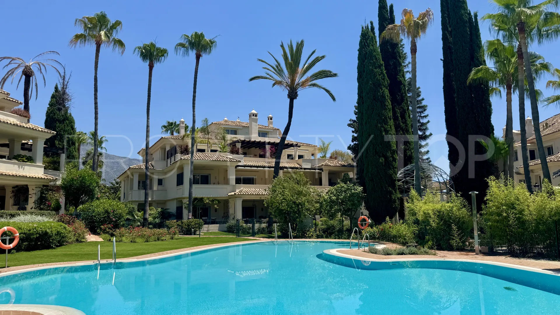 For sale apartment with 3 bedrooms in Las Alamandas
