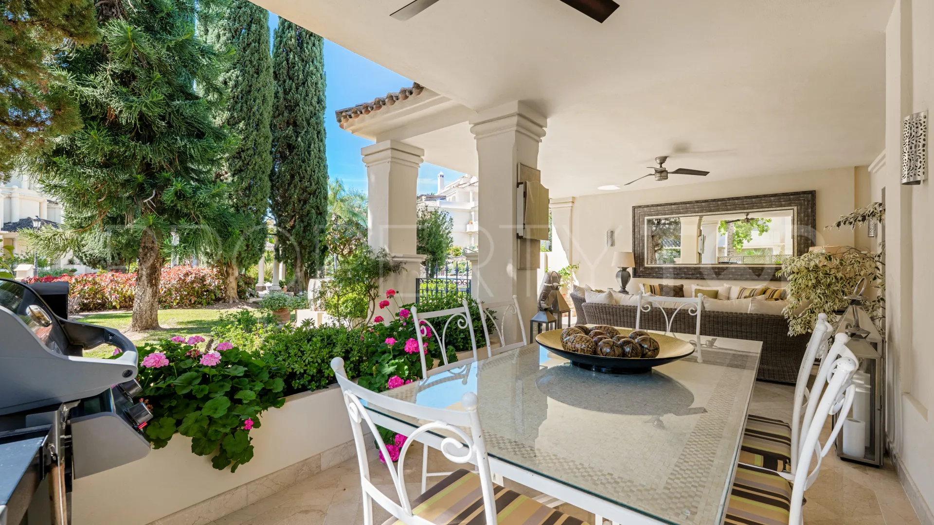 For sale apartment with 3 bedrooms in Las Alamandas