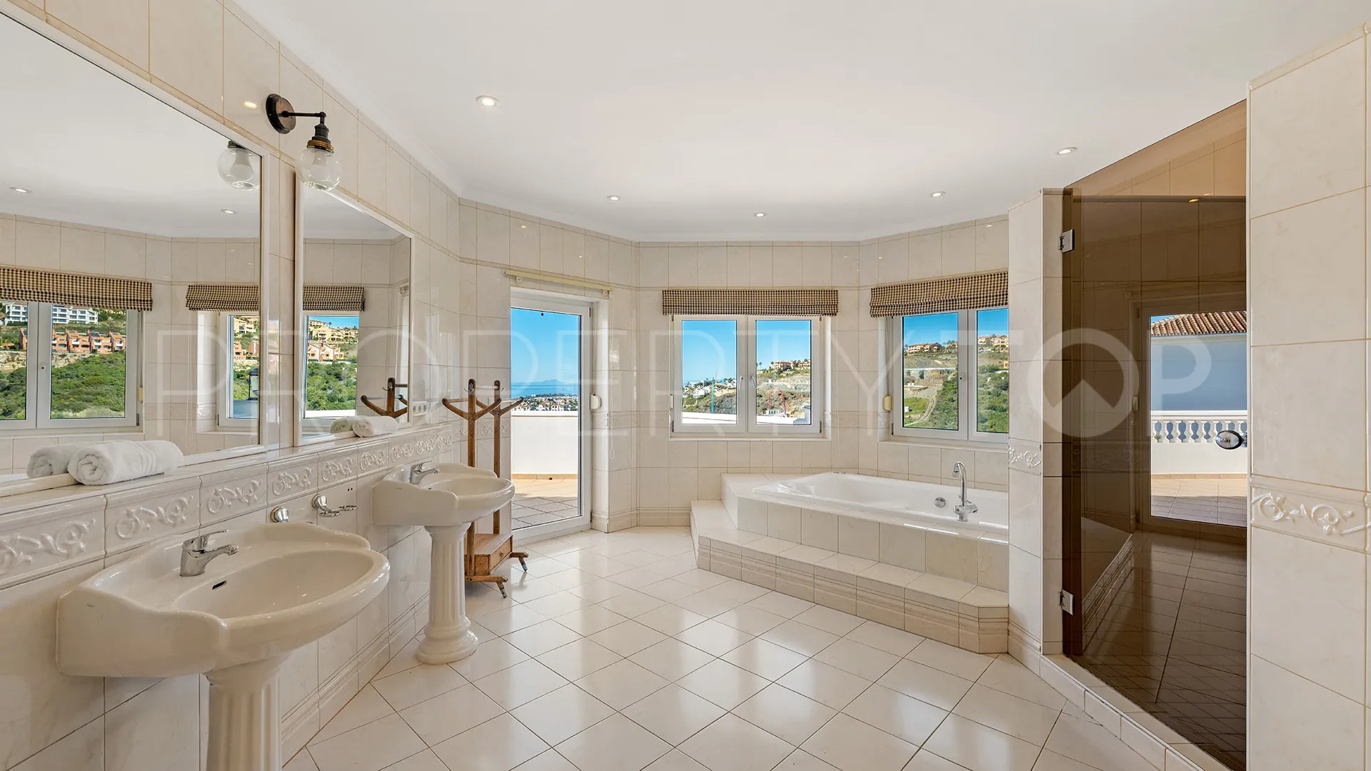 For sale La Alqueria 6 bedrooms villa