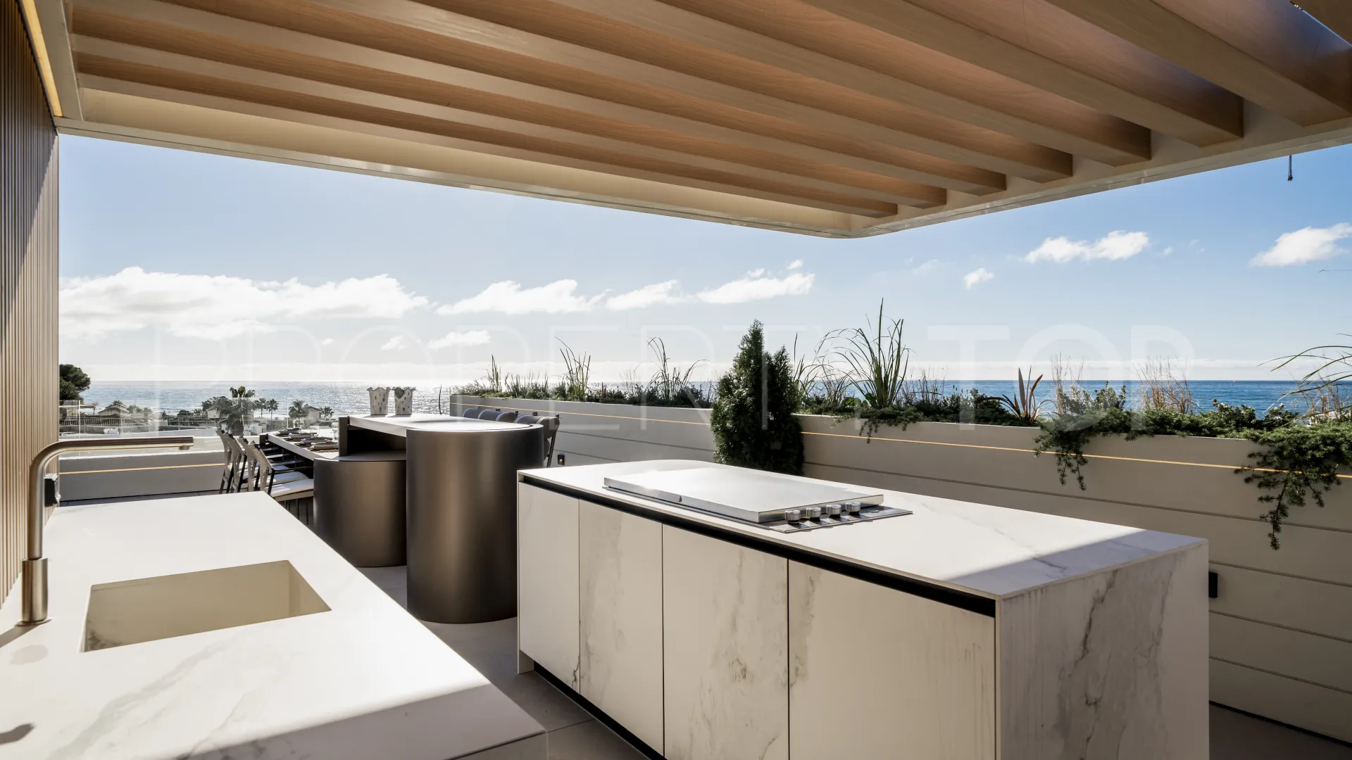 Apartamento planta baja de 3 dormitorios en venta en Marbella Este
