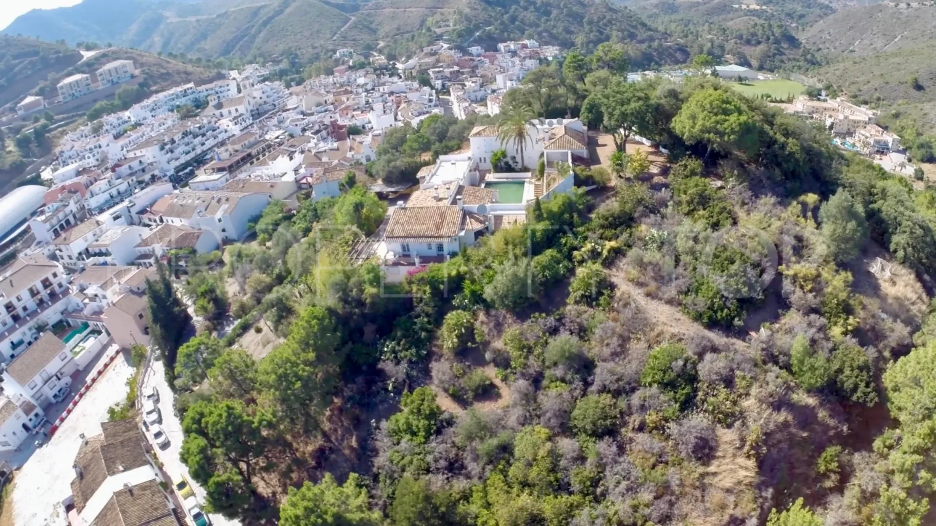 For sale plot in Benahavis Centro