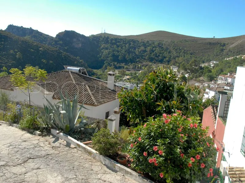 For sale plot in Benahavis Centro