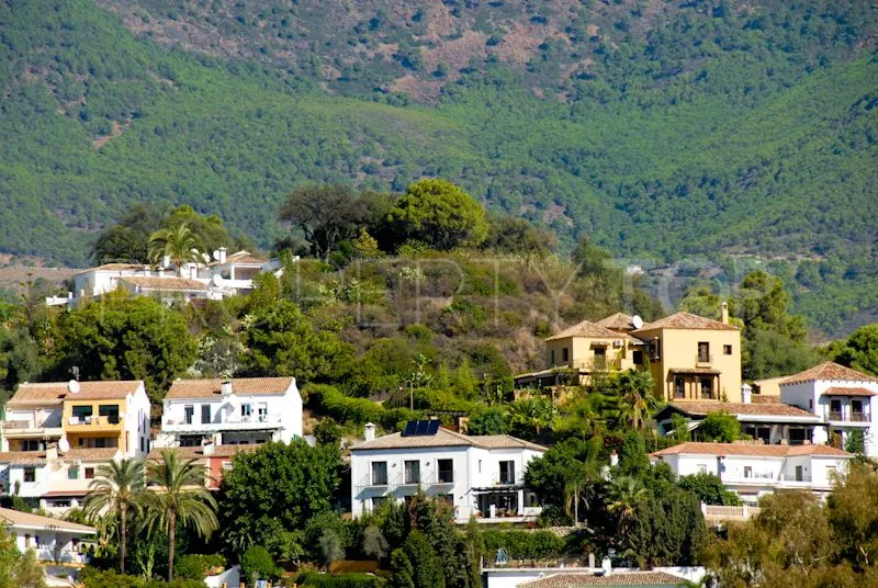 For sale plot in Benahavis Centro