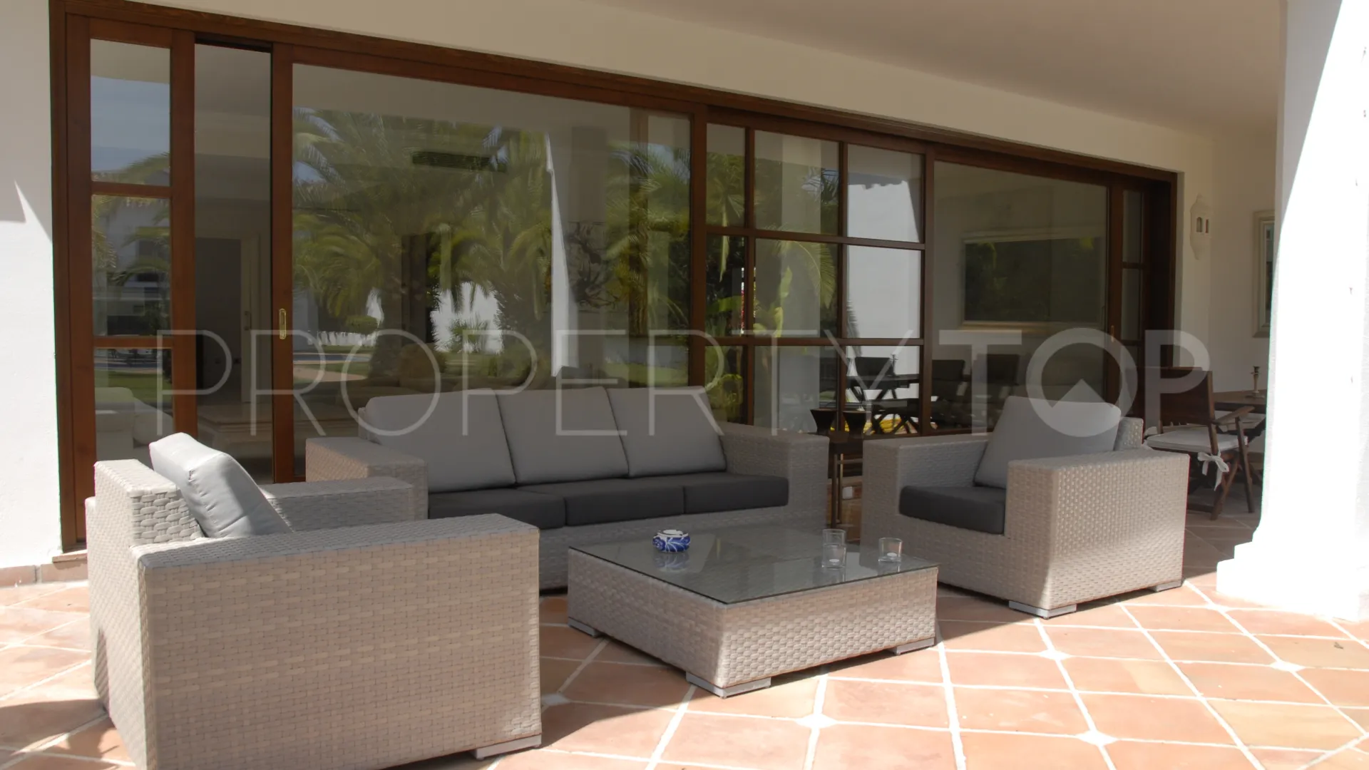 Villa con 5 dormitorios a la venta en Guadalmina Baja