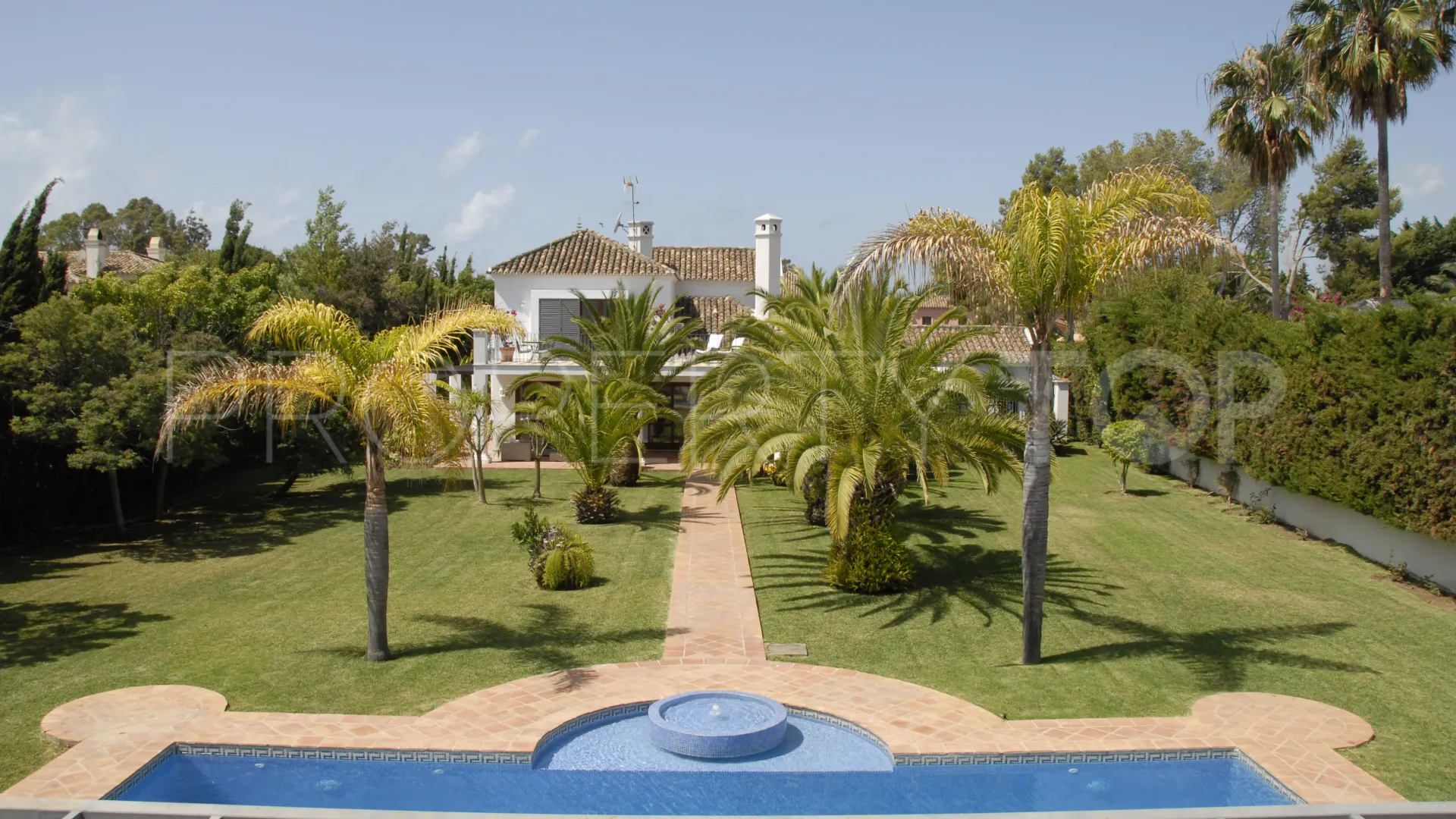 Villa con 5 dormitorios a la venta en Guadalmina Baja
