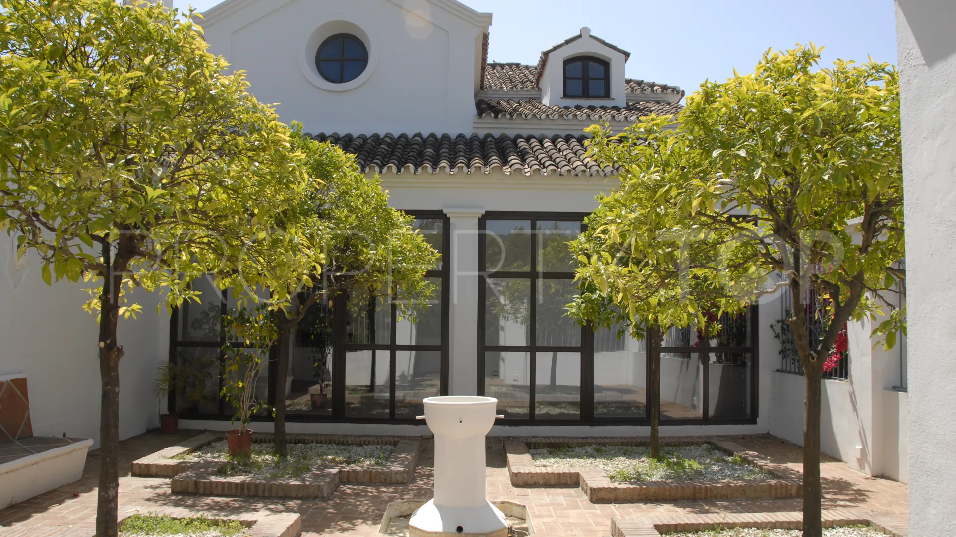 Villa con 5 dormitorios a la venta en Guadalmina Baja