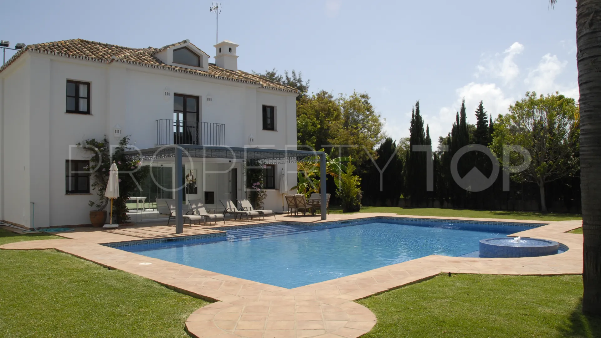 Villa con 5 dormitorios a la venta en Guadalmina Baja