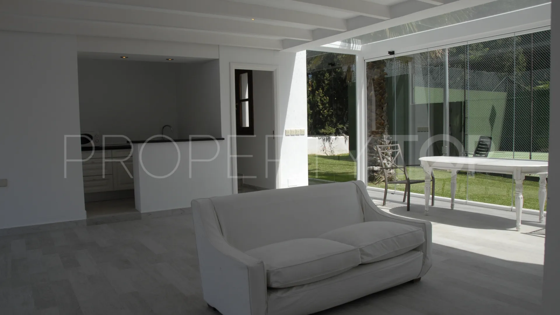 Villa con 5 dormitorios a la venta en Guadalmina Baja