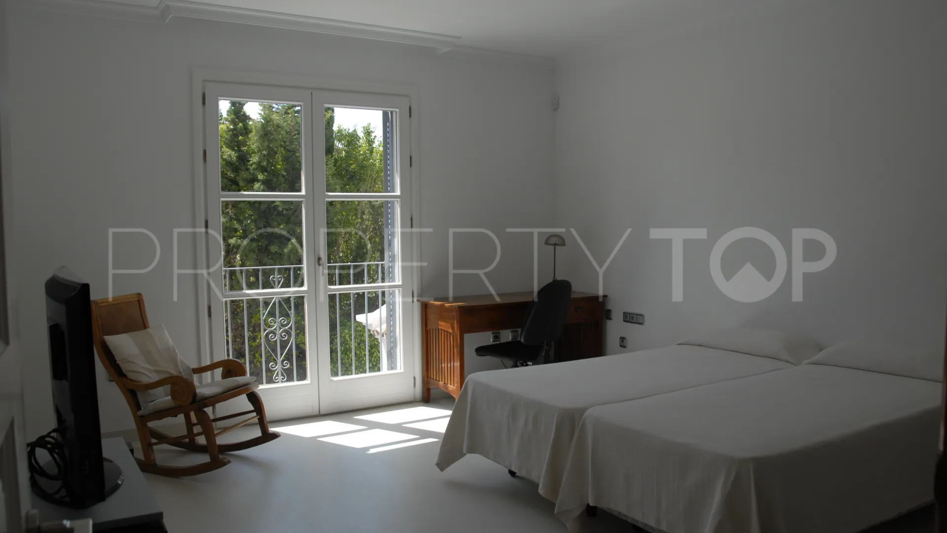 Villa con 5 dormitorios a la venta en Guadalmina Baja