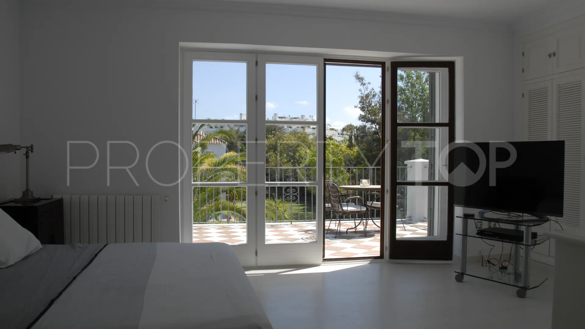 Villa con 5 dormitorios a la venta en Guadalmina Baja