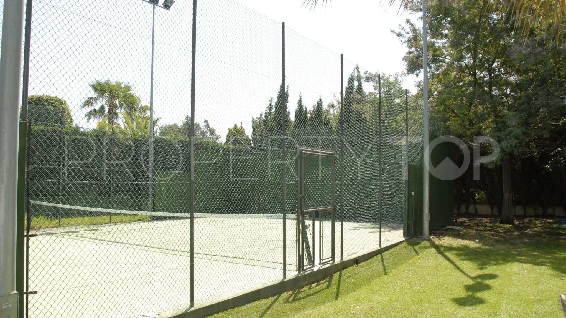 Villa con 5 dormitorios a la venta en Guadalmina Baja
