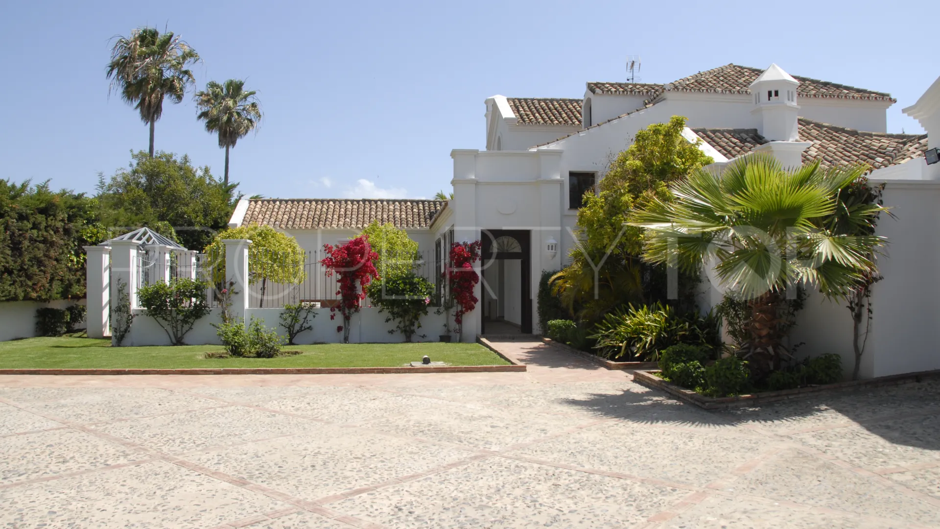 Villa con 5 dormitorios a la venta en Guadalmina Baja