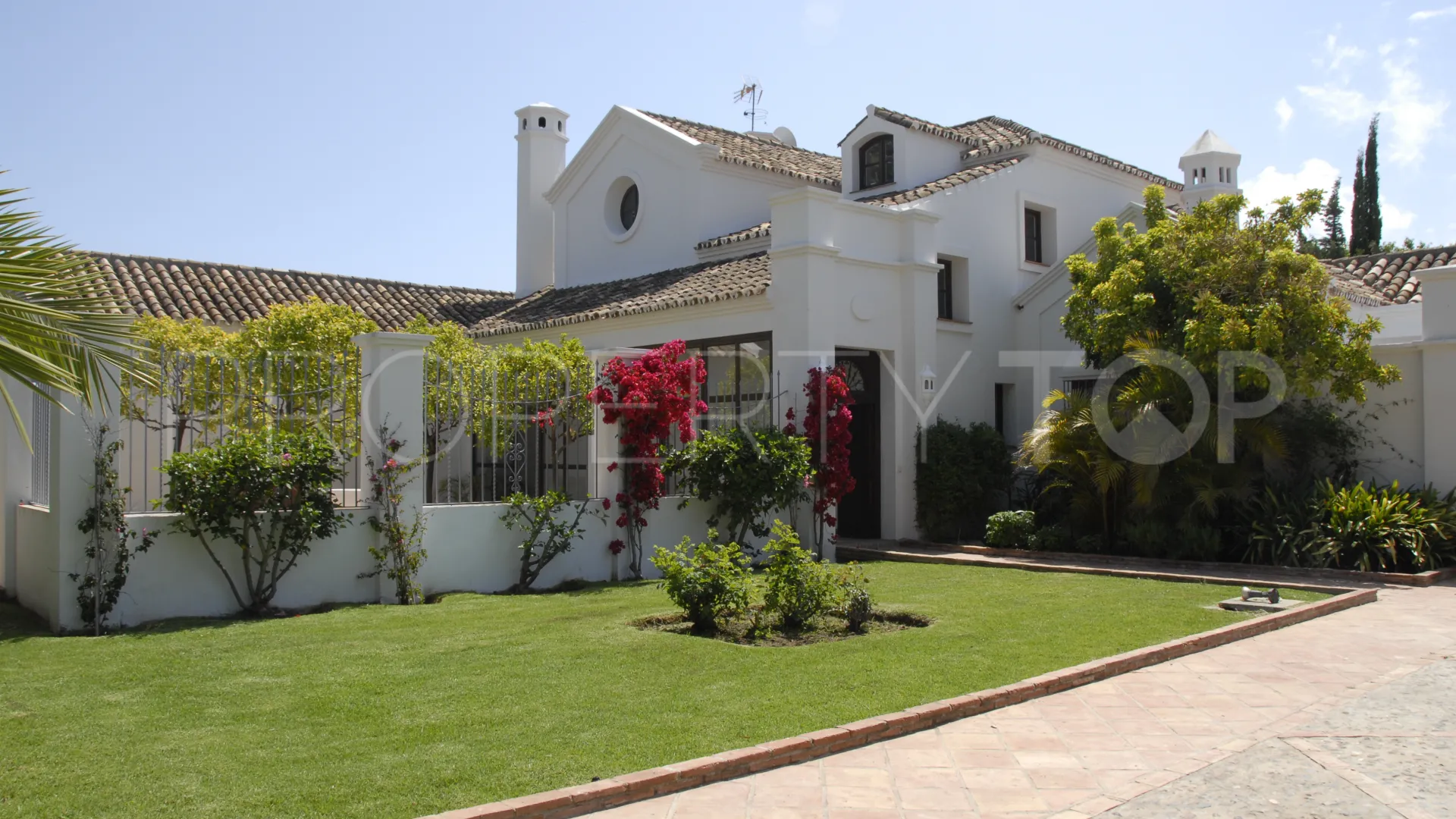 Villa con 5 dormitorios a la venta en Guadalmina Baja