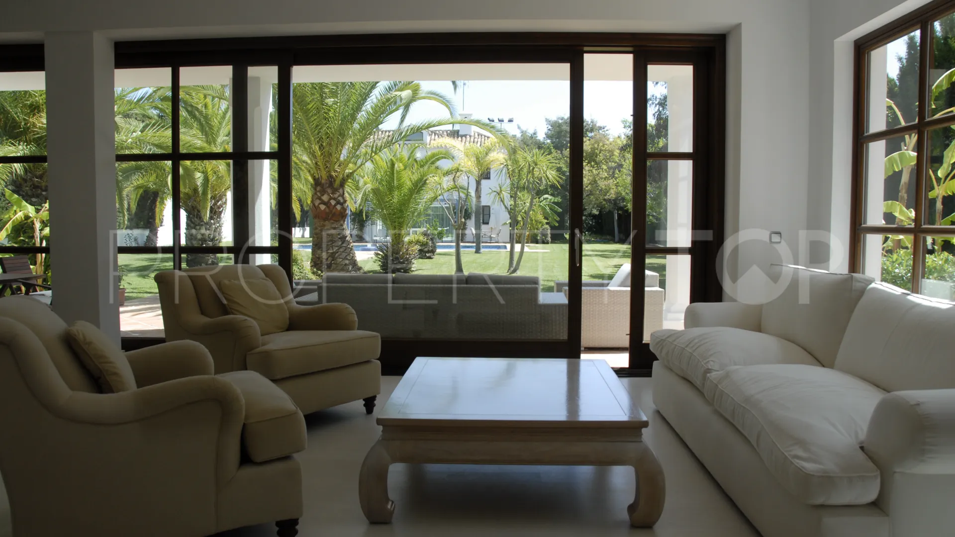 Villa con 5 dormitorios a la venta en Guadalmina Baja