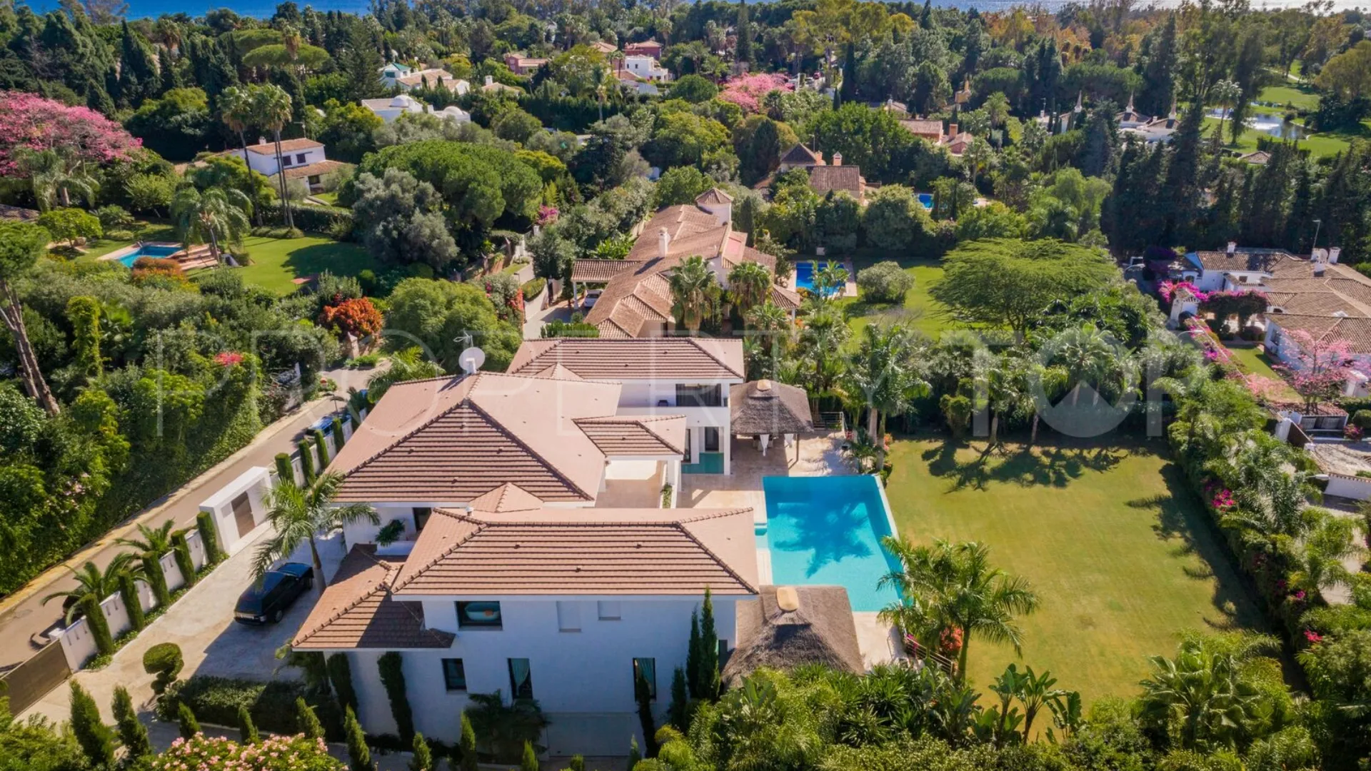 Guadalmina Baja, villa en venta con 6 dormitorios