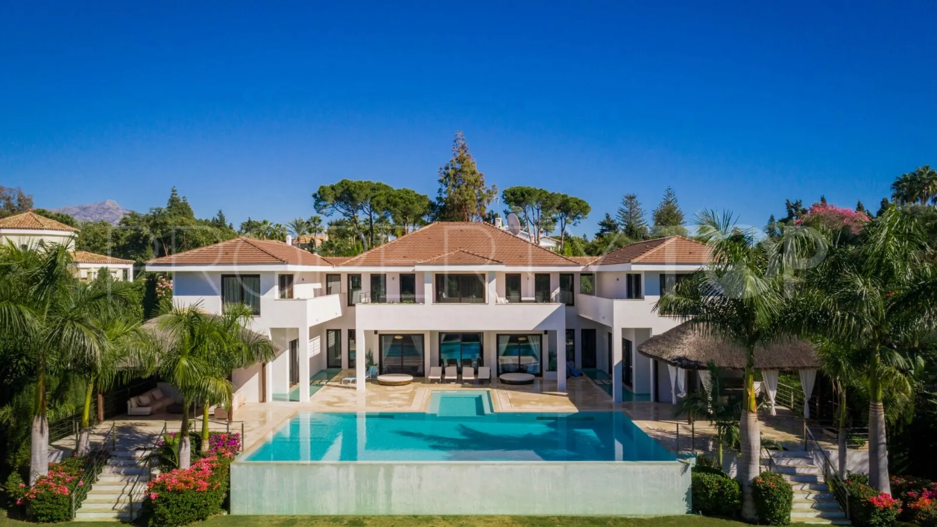 Guadalmina Baja, villa en venta con 6 dormitorios