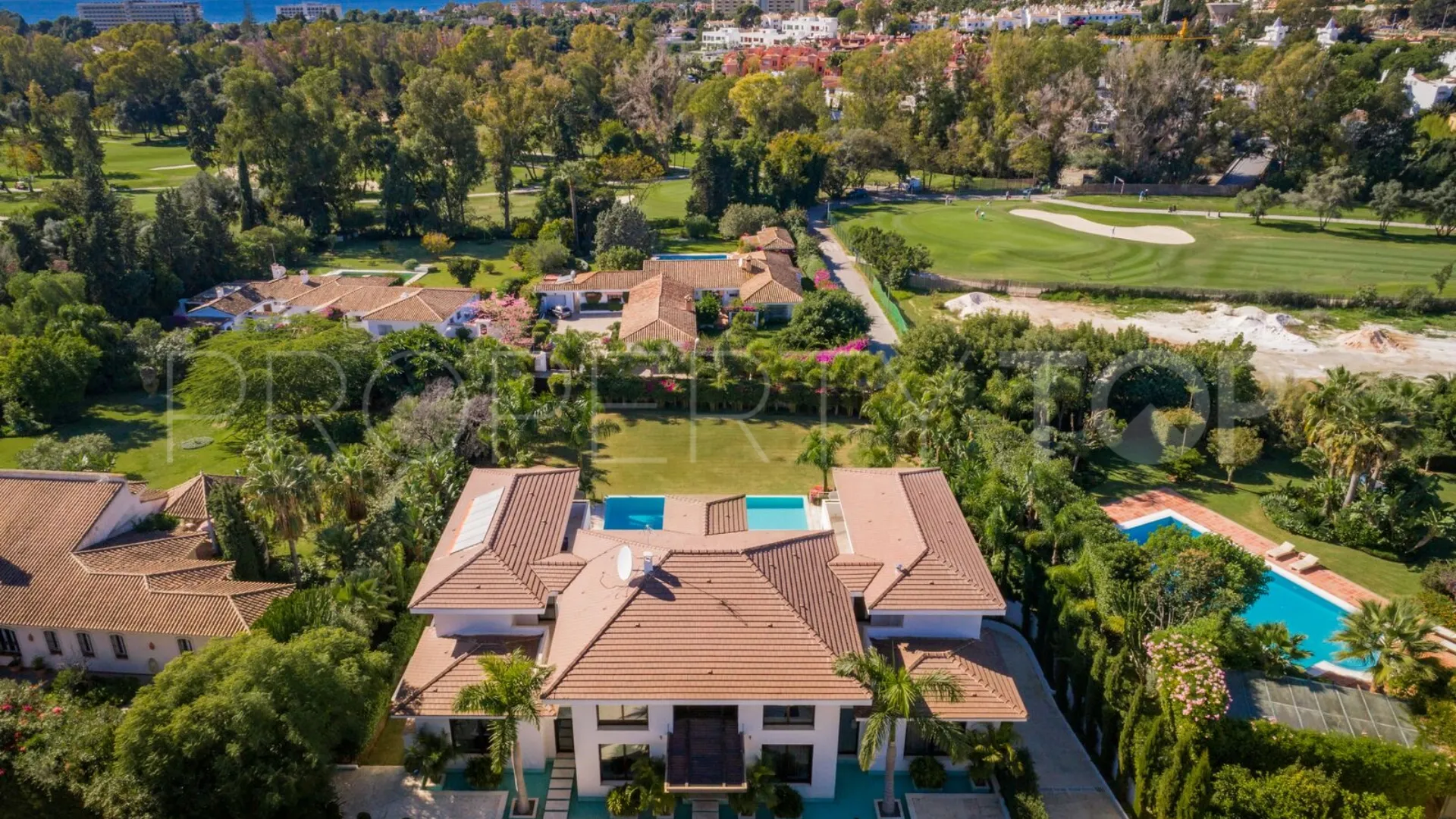 Guadalmina Baja, villa en venta con 6 dormitorios