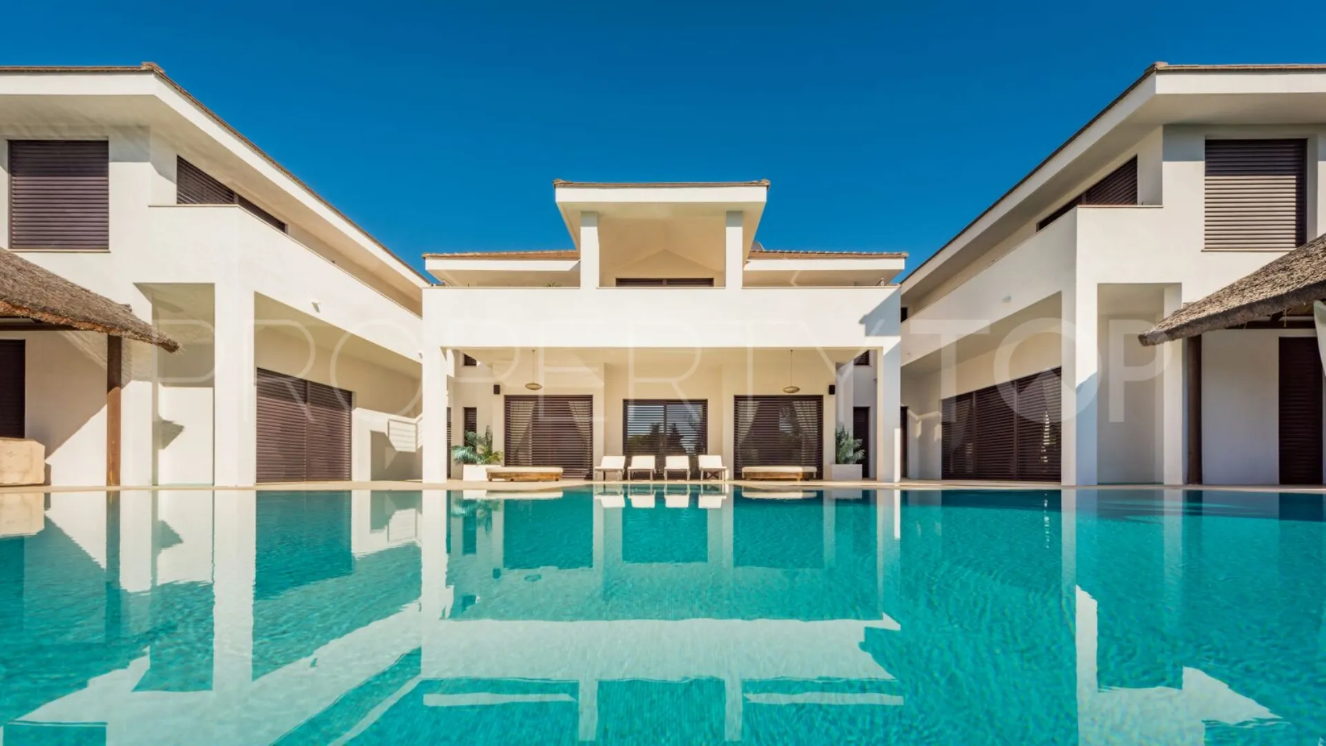 Guadalmina Baja, villa en venta con 6 dormitorios