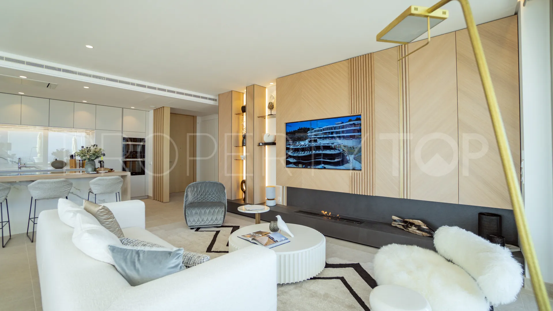 Ground floor apartment with 3 bedrooms for sale in Benahavis