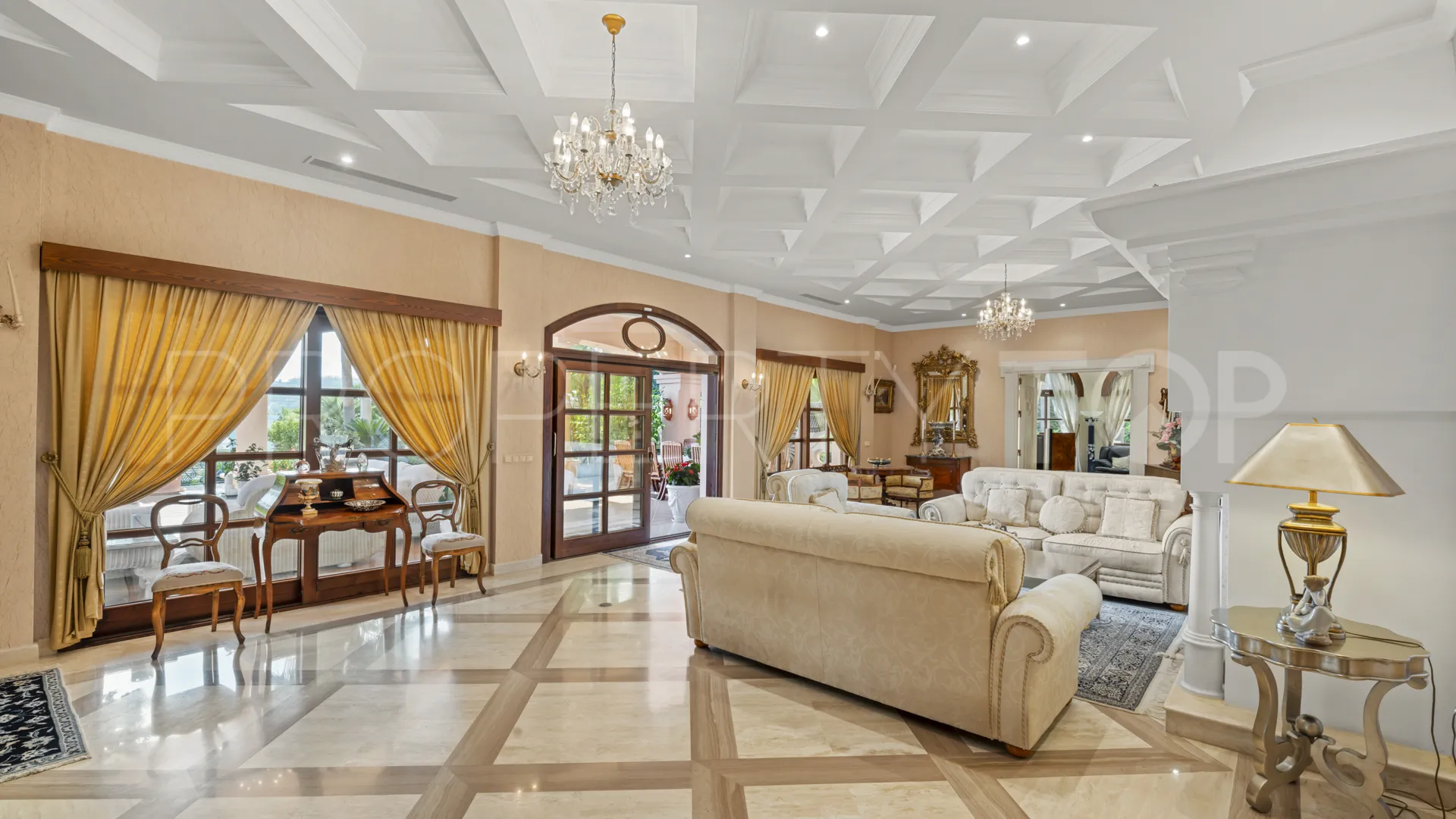 Nueva Andalucia, villa en venta de 6 dormitorios