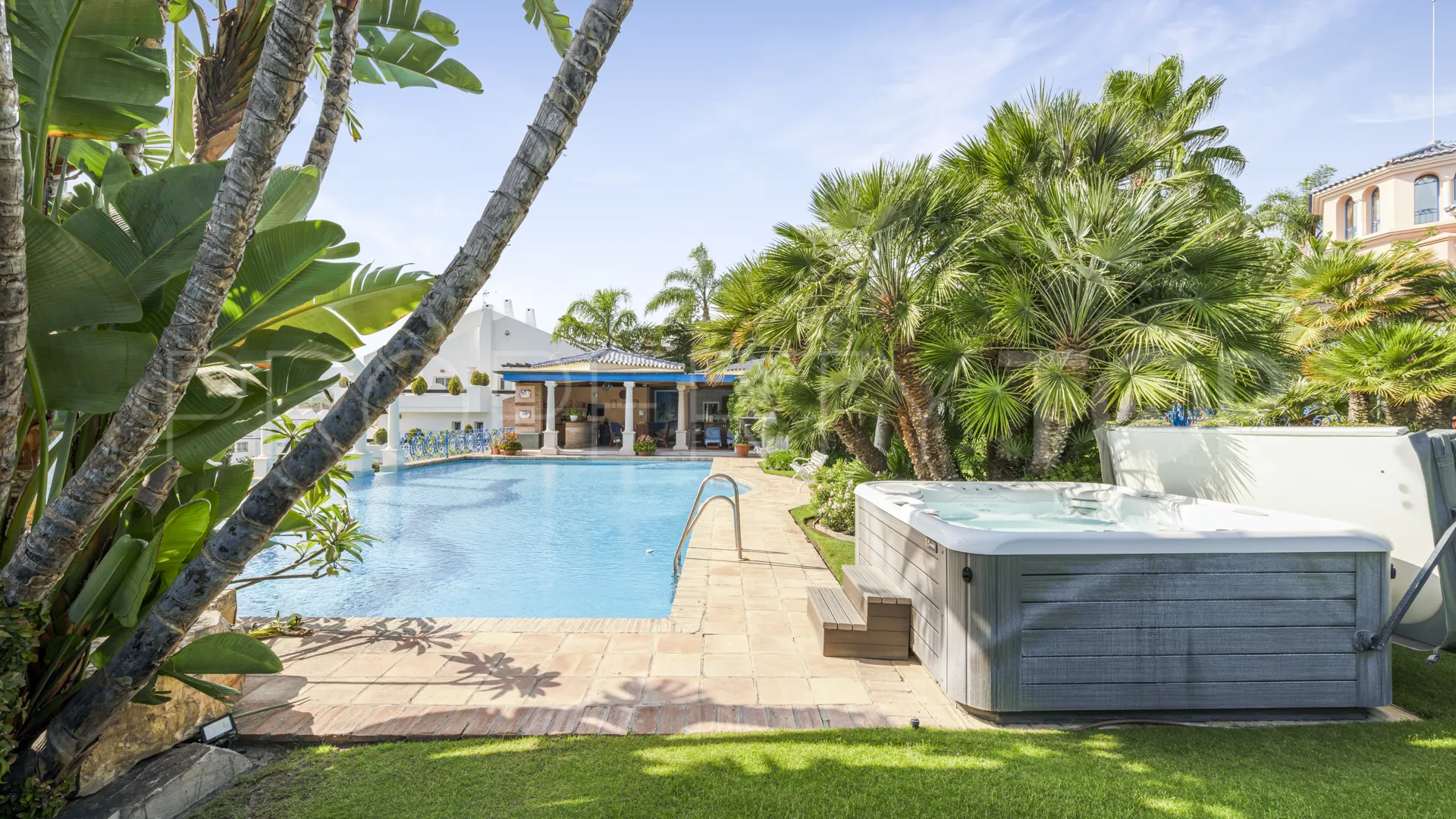Nueva Andalucia, villa en venta de 6 dormitorios