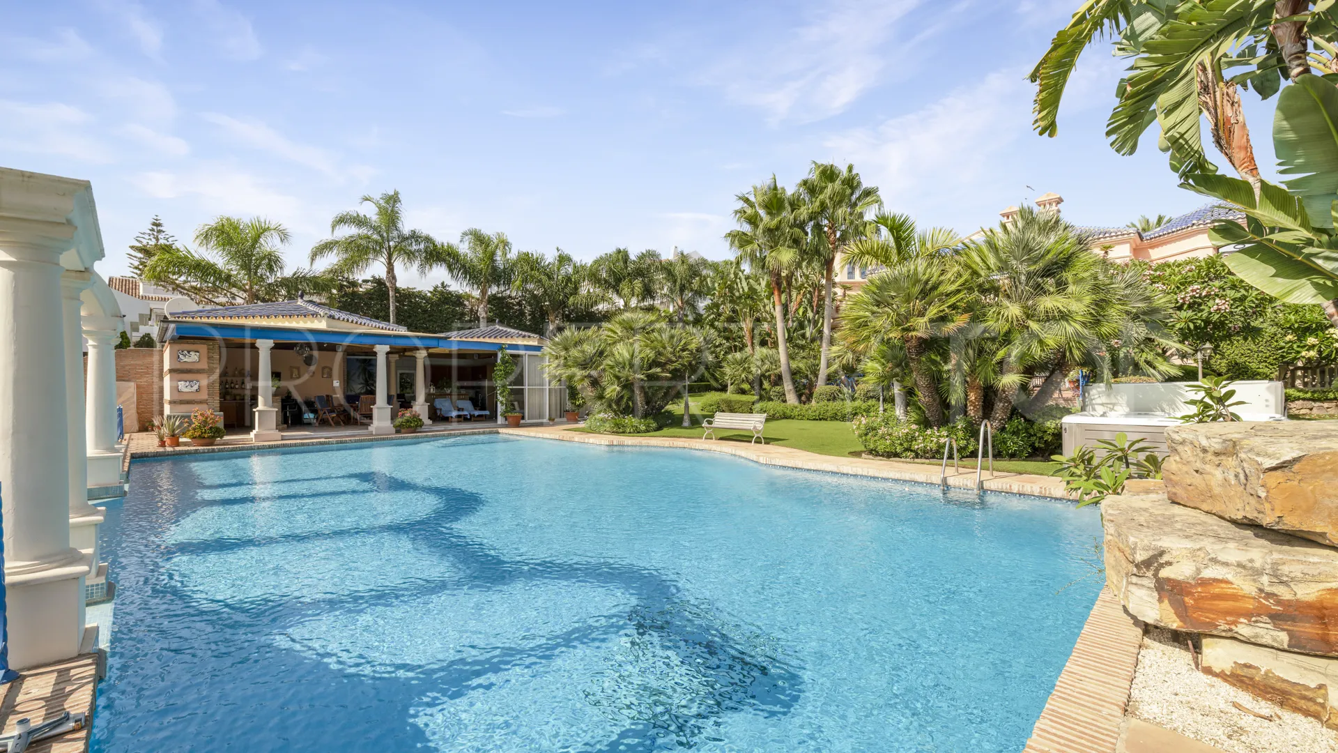 Nueva Andalucia, villa en venta de 6 dormitorios