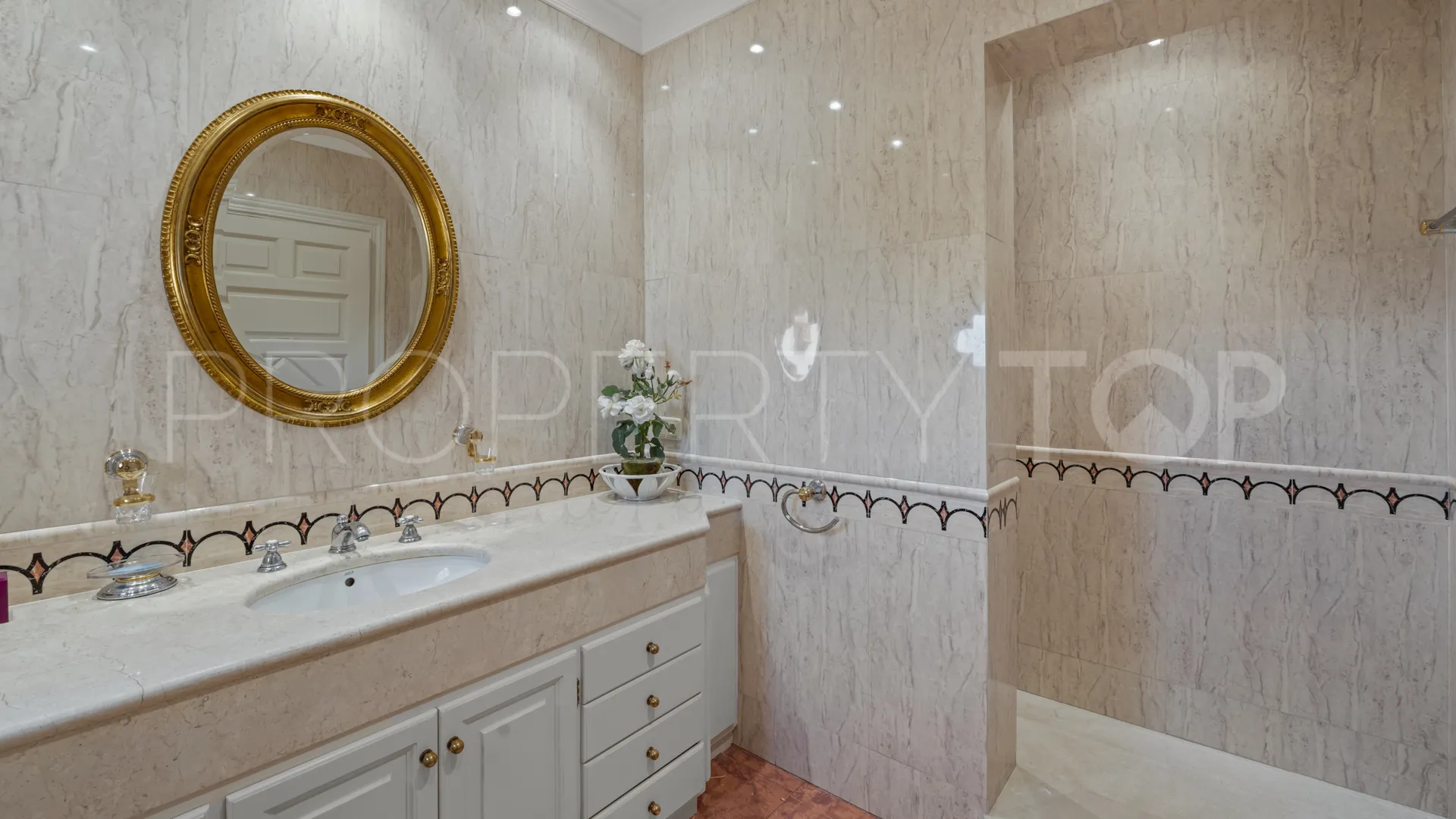 Nueva Andalucia, villa en venta de 6 dormitorios
