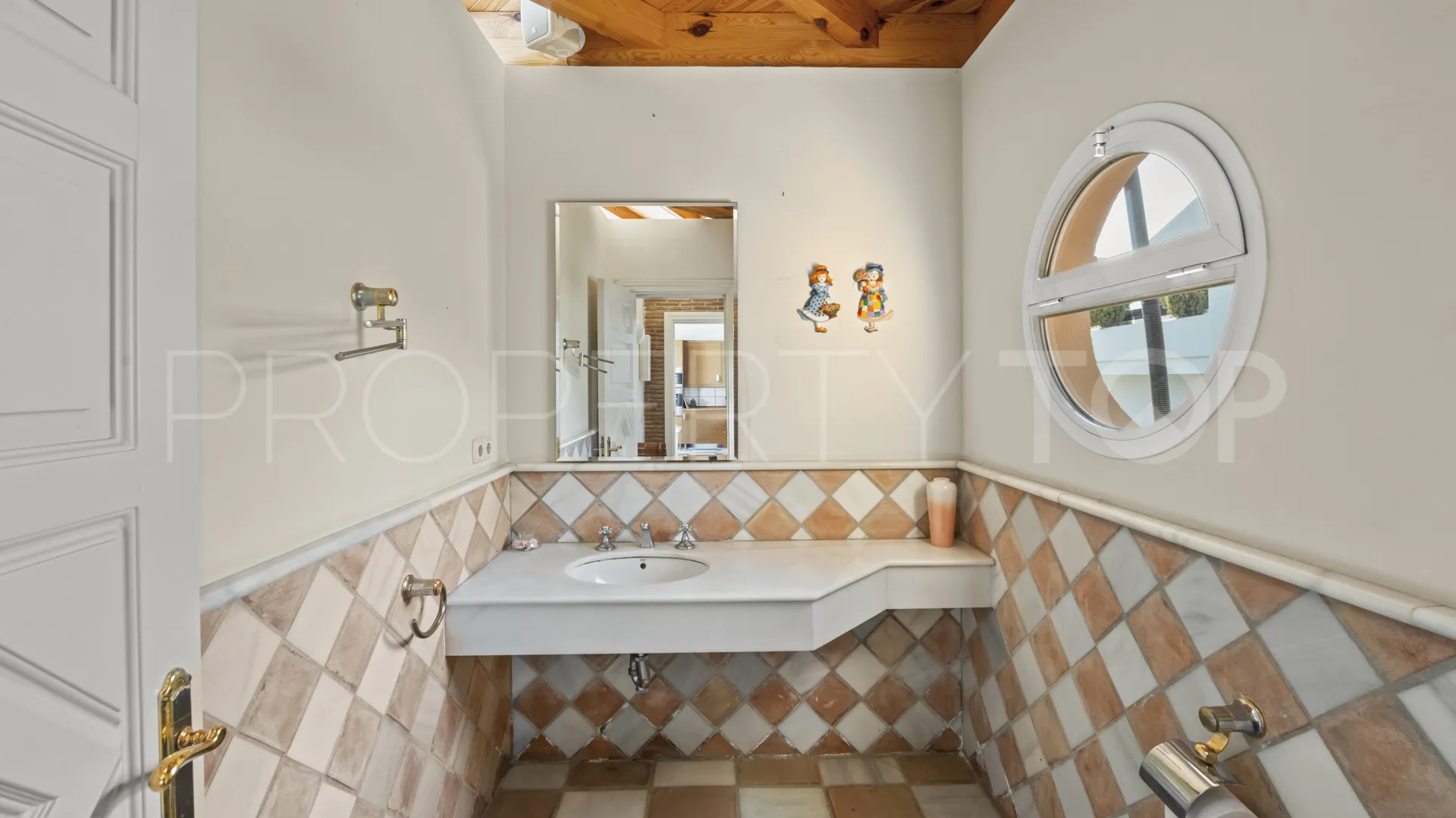 Nueva Andalucia, villa en venta de 6 dormitorios
