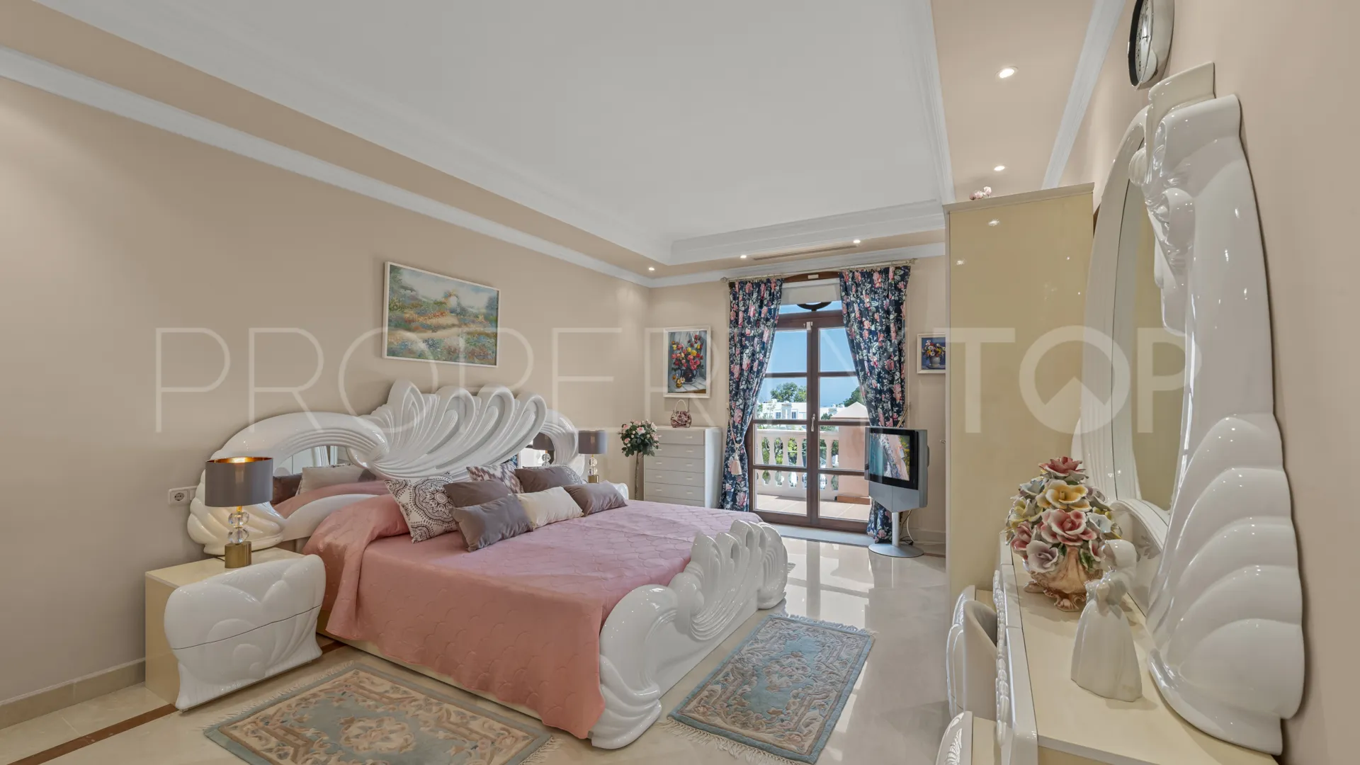 Nueva Andalucia, villa en venta de 6 dormitorios