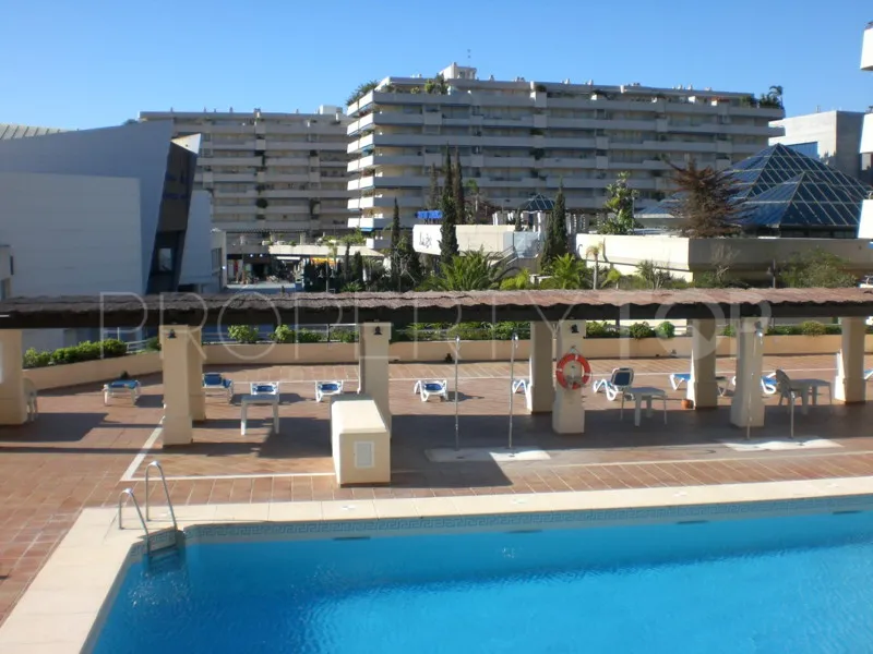Apartamento con 2 dormitorios a la venta en Marina Banus