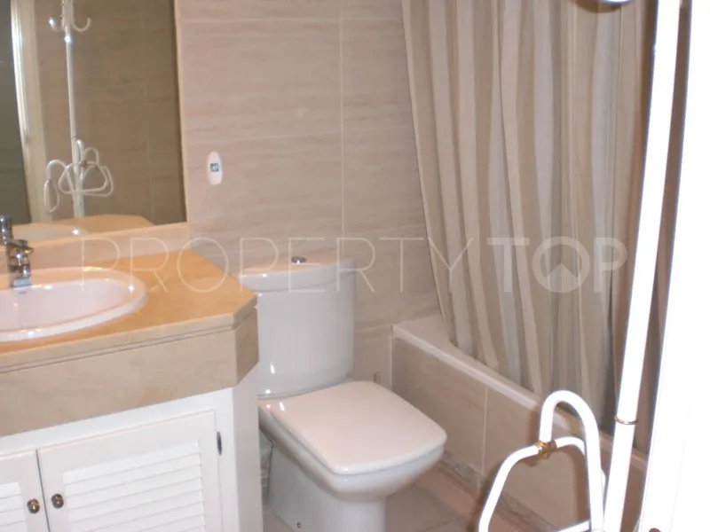 Apartamento con 2 dormitorios a la venta en Marina Banus