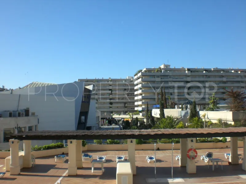 Apartamento con 2 dormitorios a la venta en Marina Banus