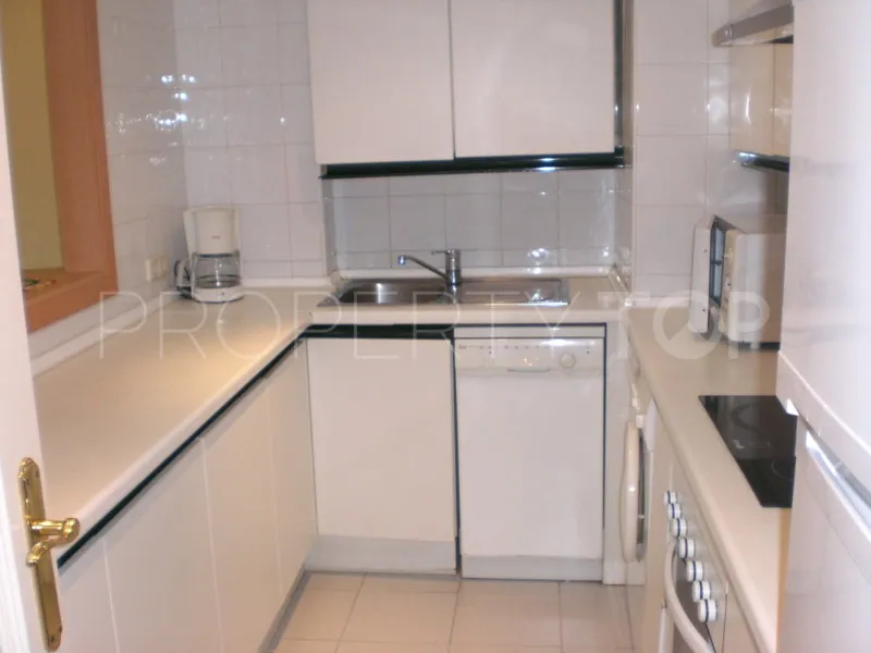 Apartamento con 2 dormitorios a la venta en Marina Banus