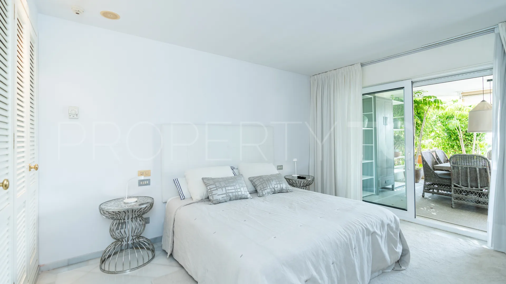 Apartamento planta baja en venta en Los Granados