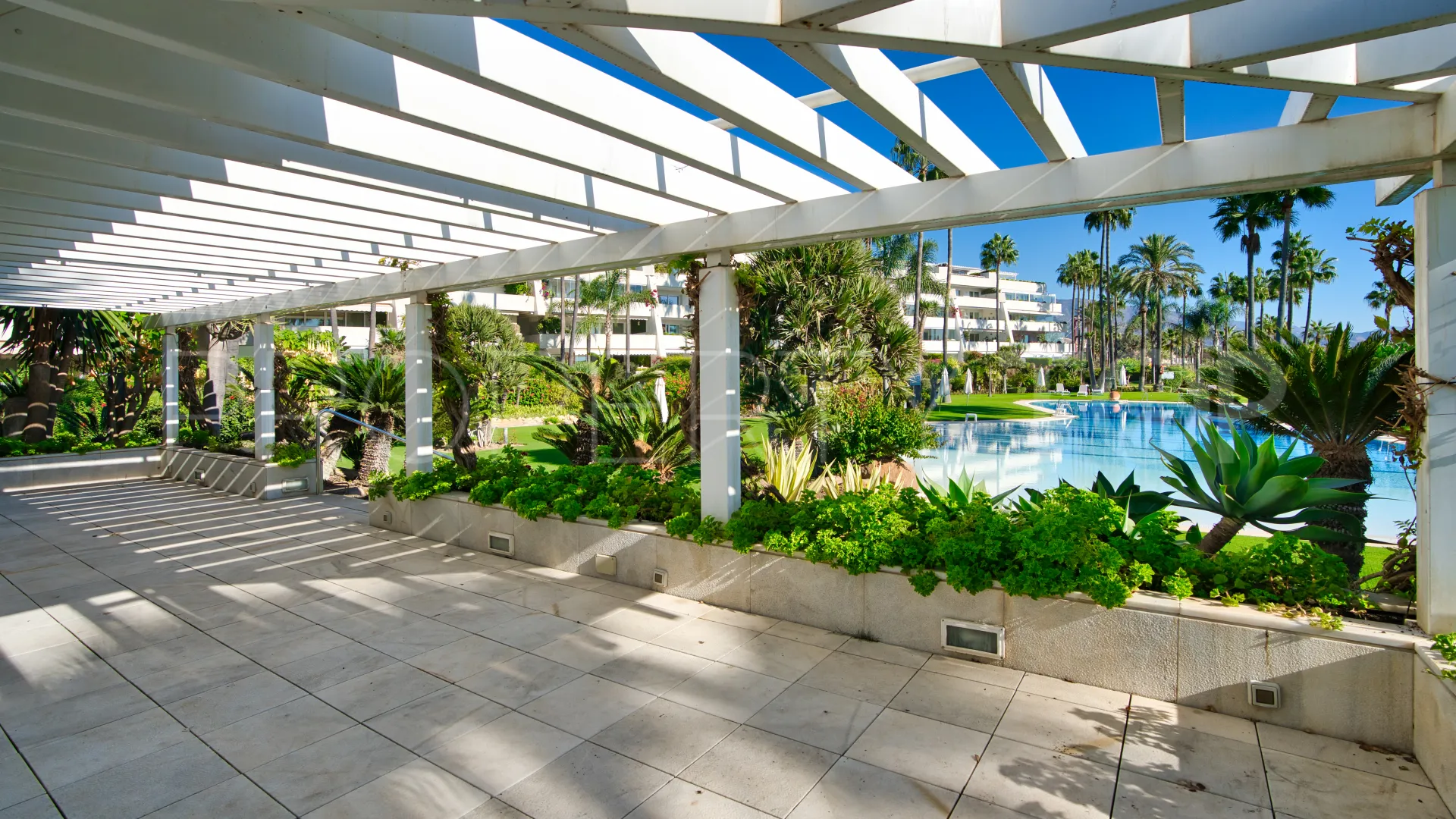 Apartamento planta baja en venta en Los Granados