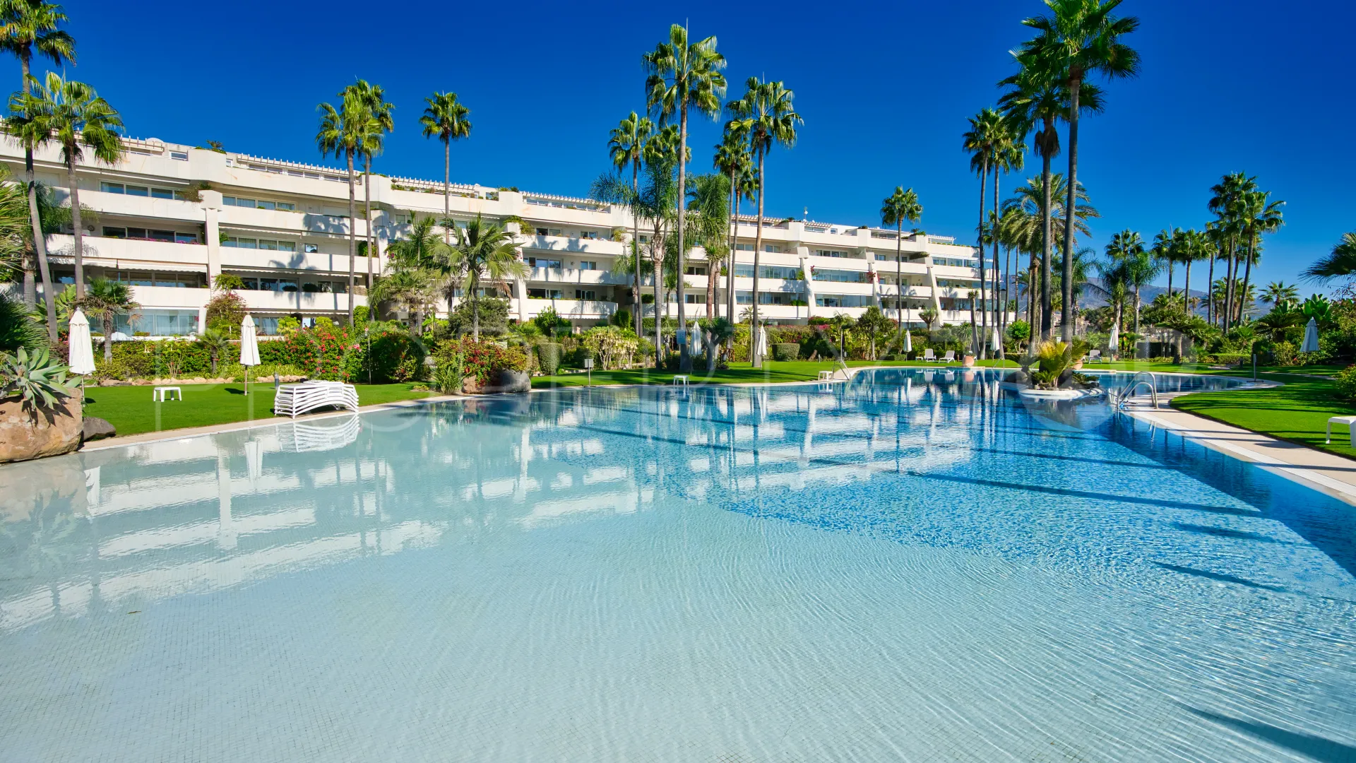 Apartamento planta baja en venta en Los Granados