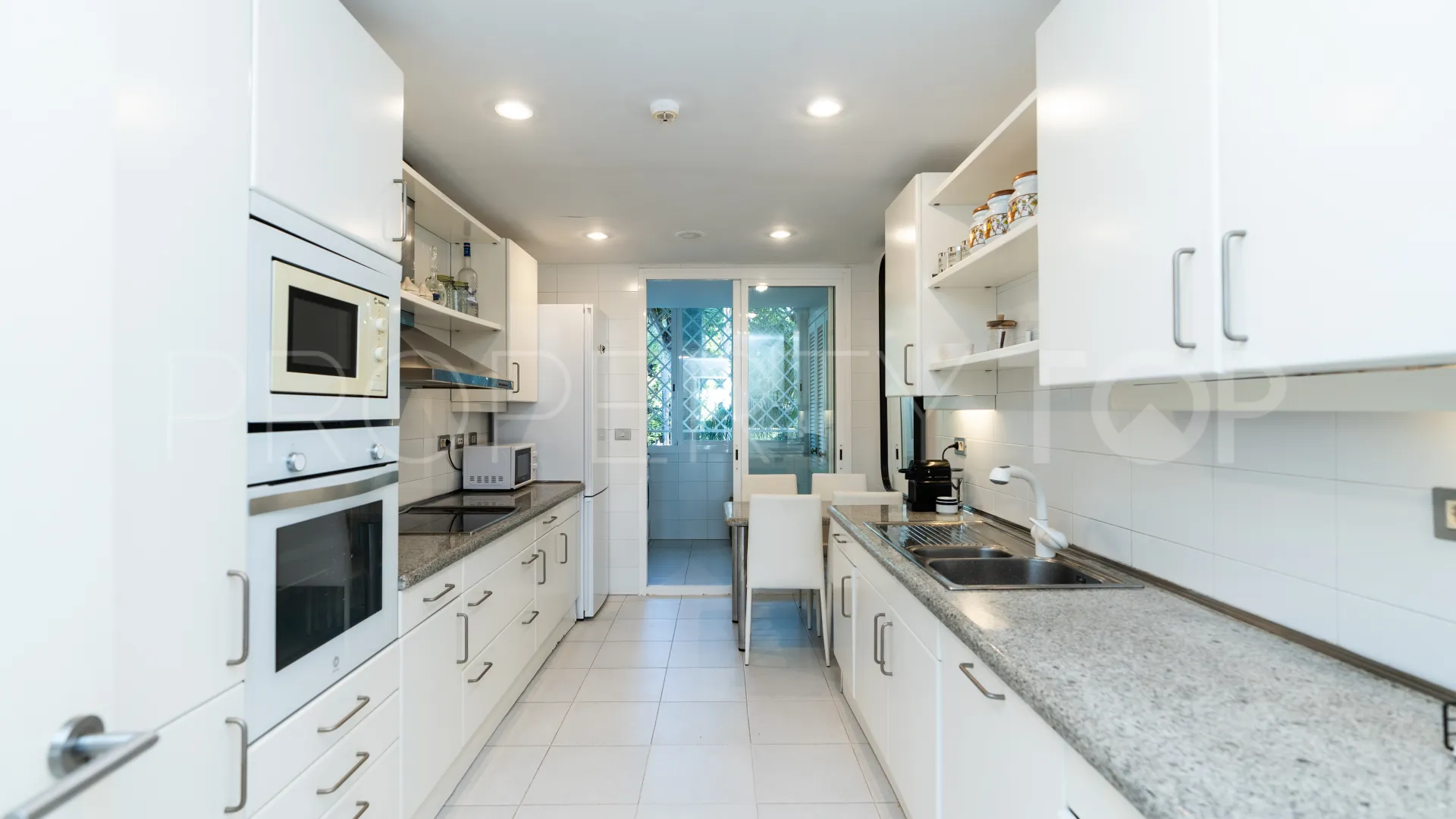 Apartamento planta baja en venta en Los Granados