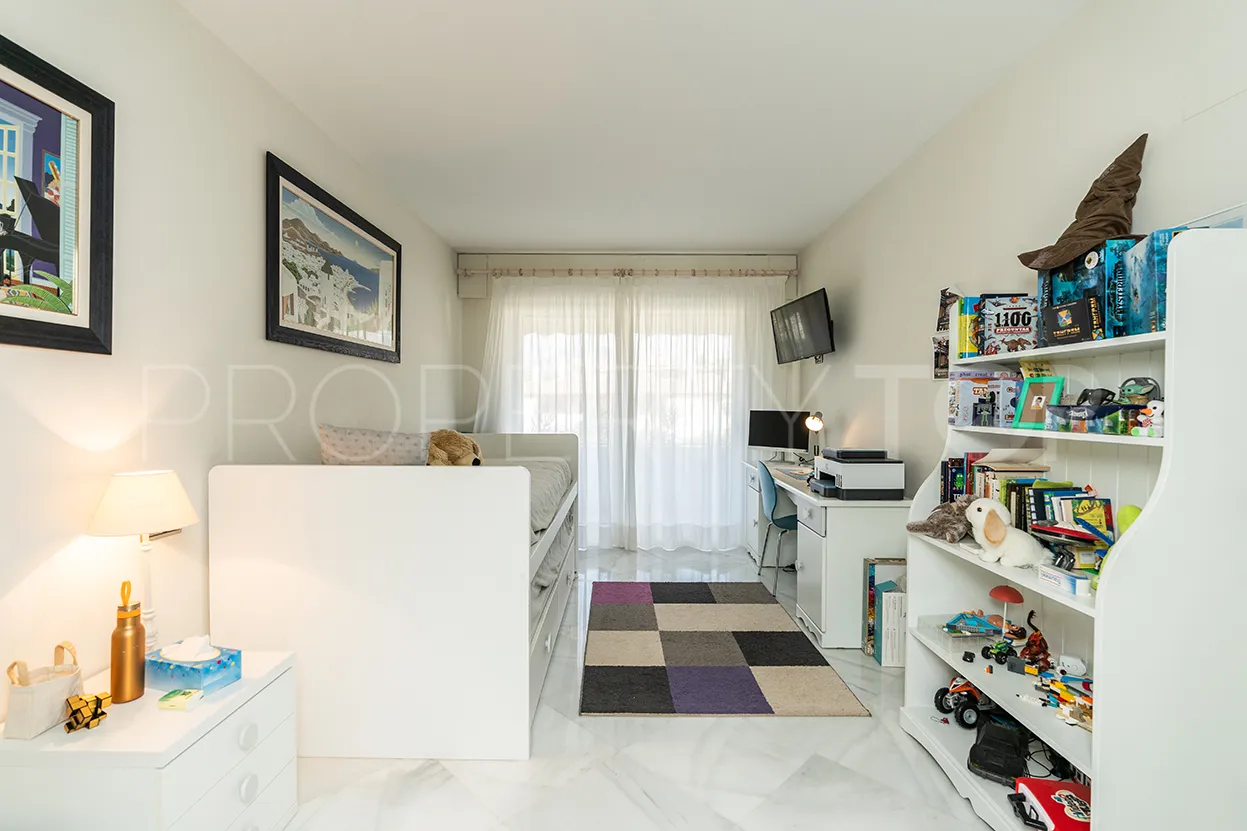 Buy apartment in Los Granados with 3 bedrooms