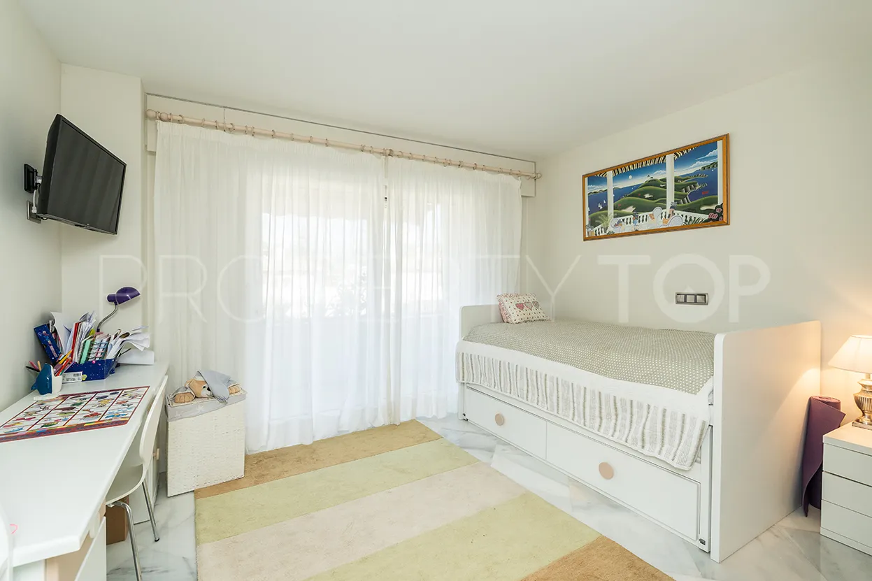 Buy apartment in Los Granados with 3 bedrooms
