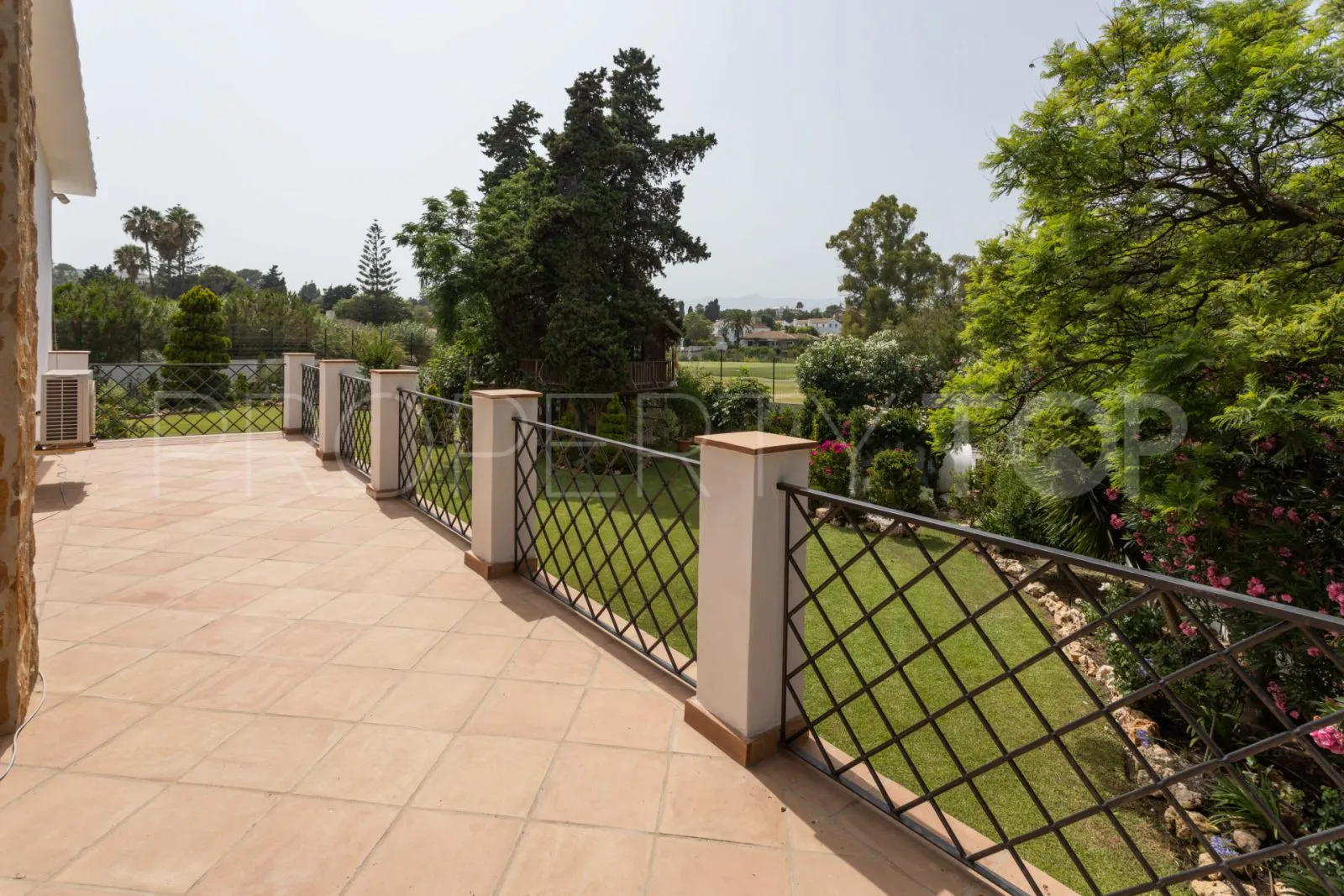 Villa with 4 bedrooms for sale in Guadalmina Baja